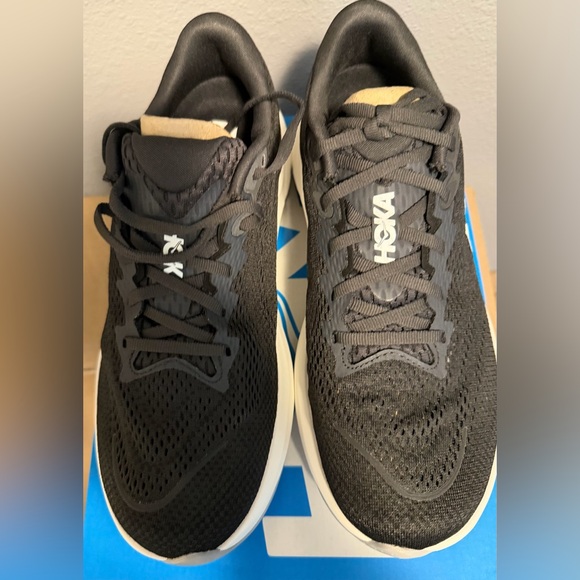Hoka men’s 9.5D Rincon 4- new in box